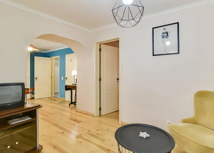 Portuguese Design 1 Bedroom In The Heart Of דירה *