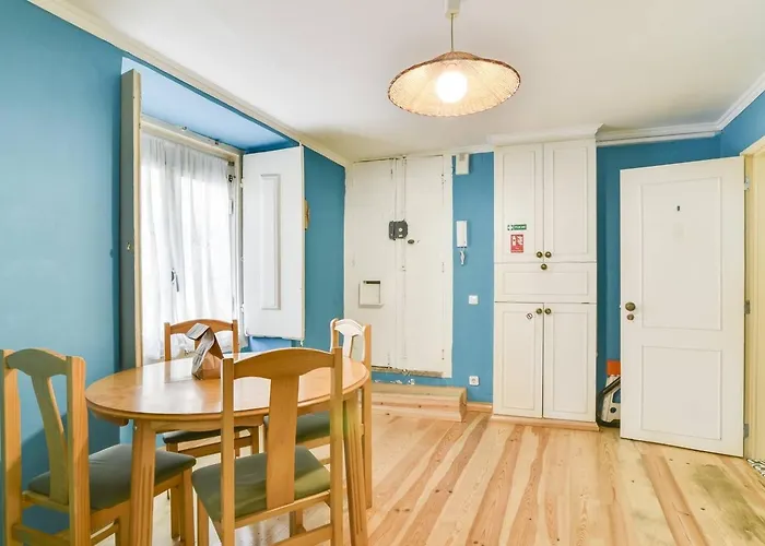 Portuguese Design 1 Bedroom In The Heart Of דירה