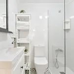 Apartman Portuguese Design 1 Bedroom In The Heart Of